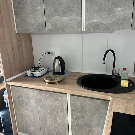 Apartment квартира-студія *